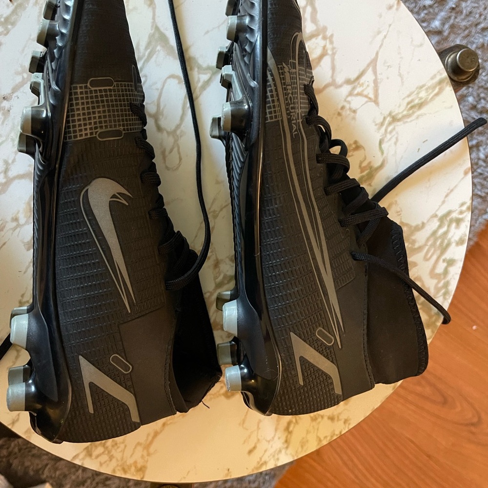 Nike Mercurial cleats with Sleek Design-like new - Picture 3 of 6